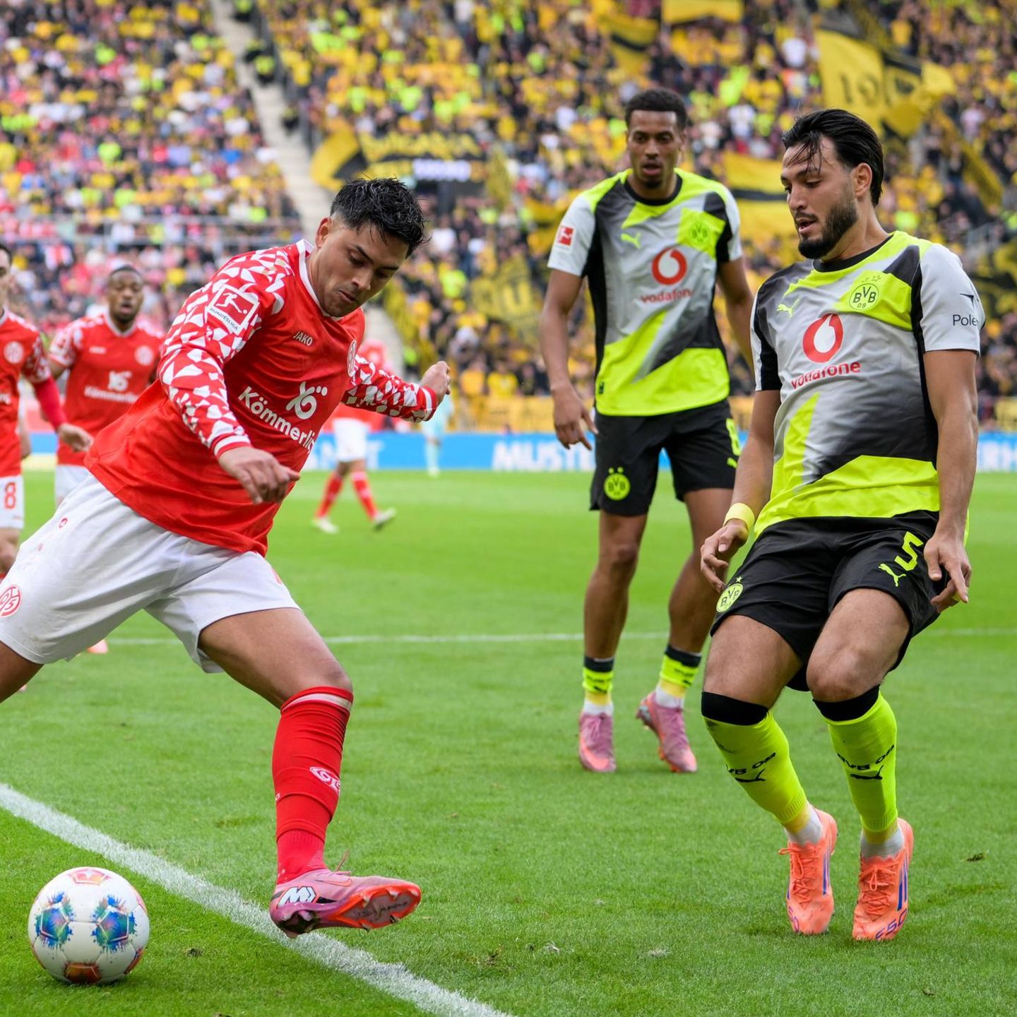 Fußball-Bundesliga: Nadiem Amiri schlägt im Duell zwischen dem 1. FSV Mainz 05 und Borussia Dortmund eine Flanke