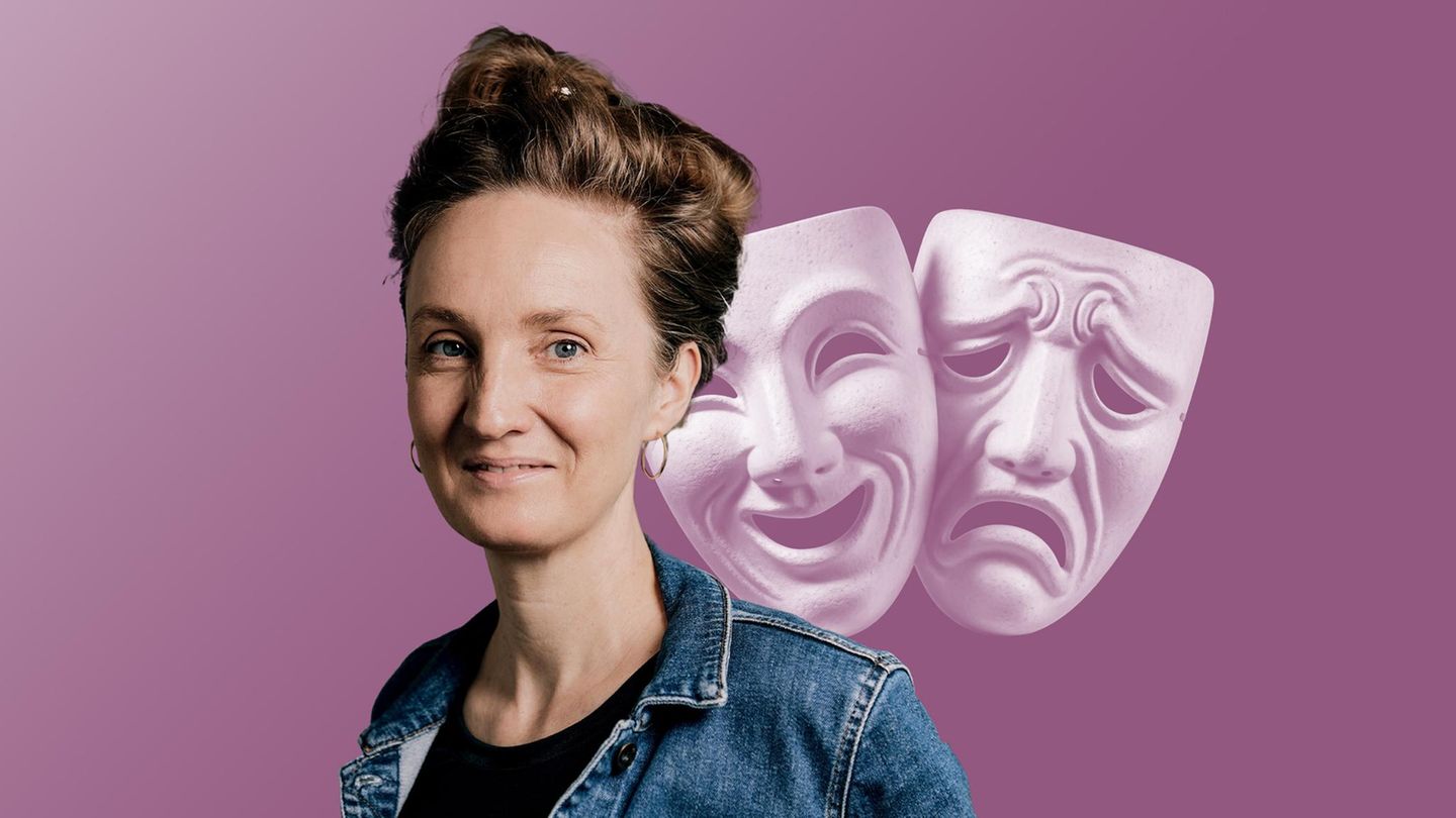 Montage zeigt Helen Bömelburg vor zwei Karnevalsmasken