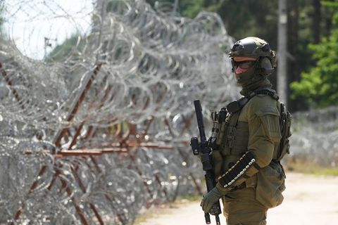 Schmuggel-Ballons haben die streng bewachte Grenze zwischen Belarus und Polen überflogen. (Archivbild) Foto: Czarek Sokolowski/A