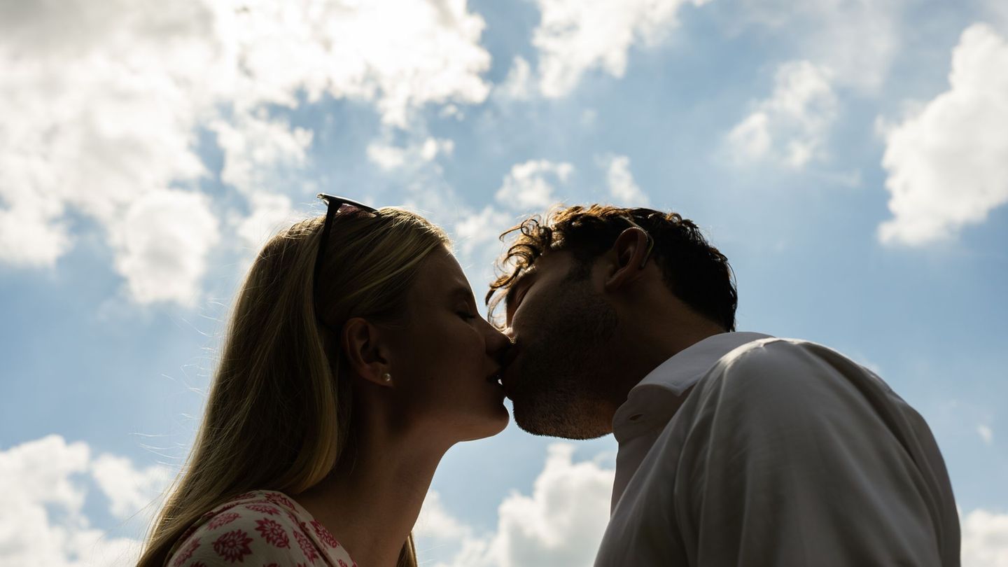 Am Valentinstag wird ein Kuss zur Eintrittskarte: Verliebte kommen umsonst in zahlreiche Schlösser Baden-Württembergs. (Symbolbi
