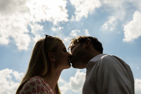 Am Valentinstag wird ein Kuss zur Eintrittskarte: Verliebte kommen umsonst in zahlreiche Schlösser Baden-Württembergs. (Symbolbi