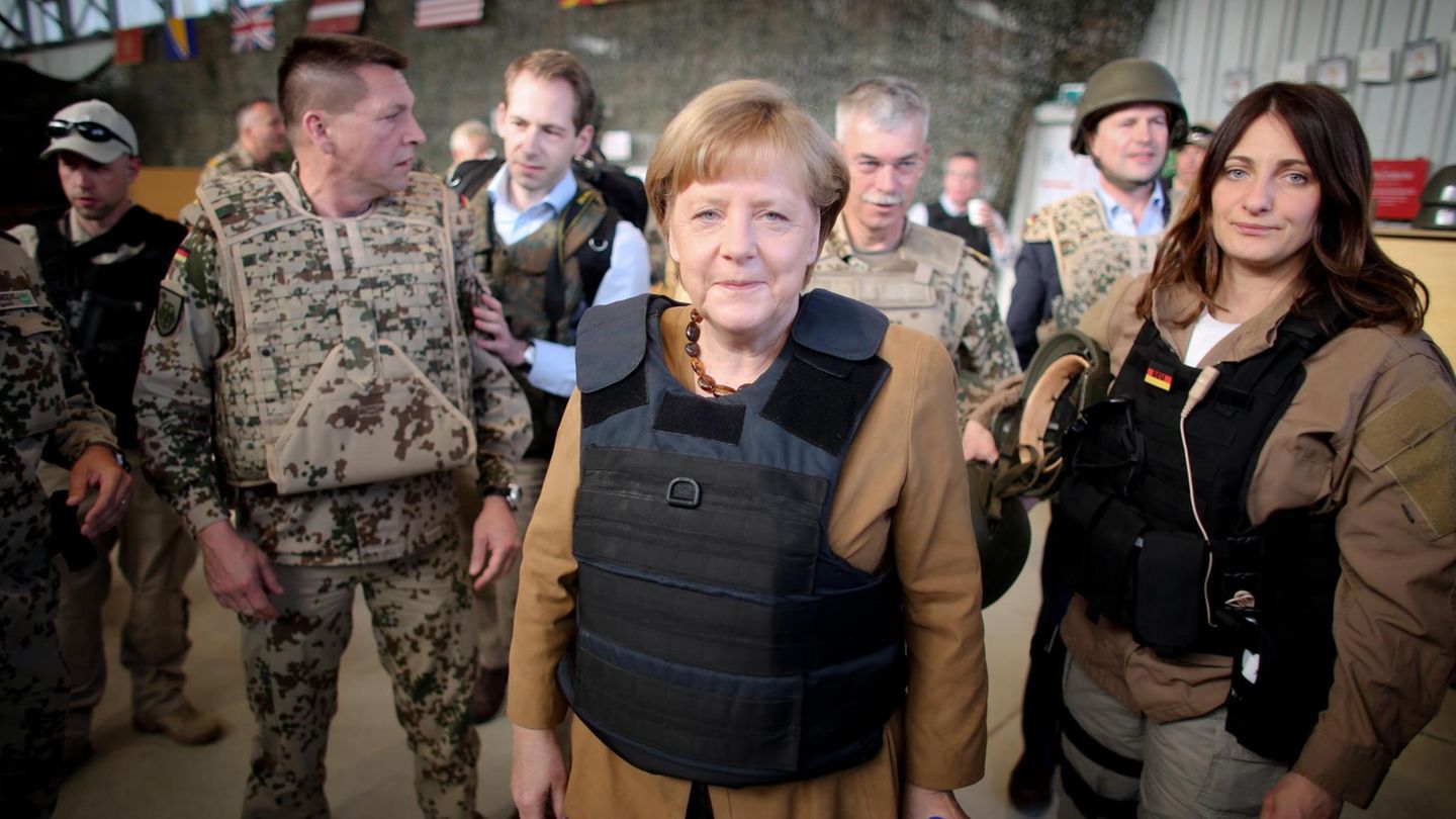 Angela Merkel besucht 2013 die Bundeswehr in Afghanistan