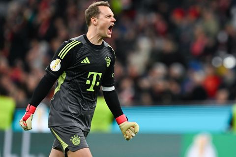 Was macht Manuel Neuer im Sommer, aufhören und nochmals verlängern beim FC Bayern? Foto: Sven Hoppe/dpa