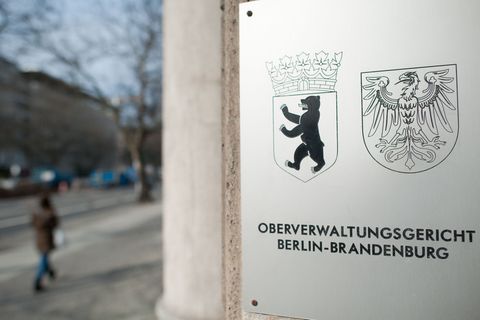 Nach einer Entscheidung des OVG Berlin-Brandenburg steht einem Mitarbeiter eines AfD-Abgeordneten kein eigener Parlamentsausweis