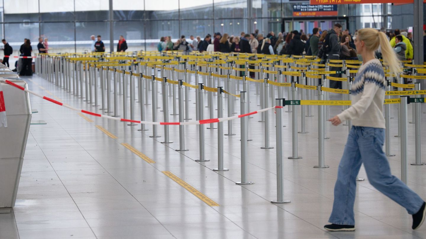 Der Betrieb am Flughafen Köln/Bonn war zeitweilig gestört. Foto: Henning Kaiser/dpa
