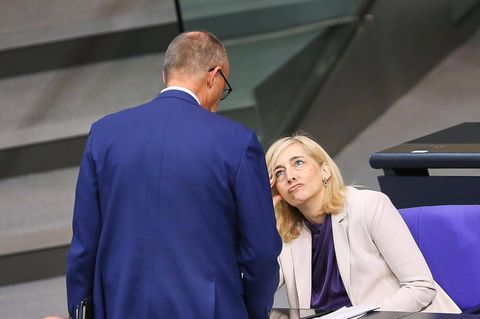 Bundeskanzler Friedrich Merz und Gesundheitsministerin Nina Warken wollen die Kosten im Gesundheitswesen senken – oder immerhin anders finanzieren