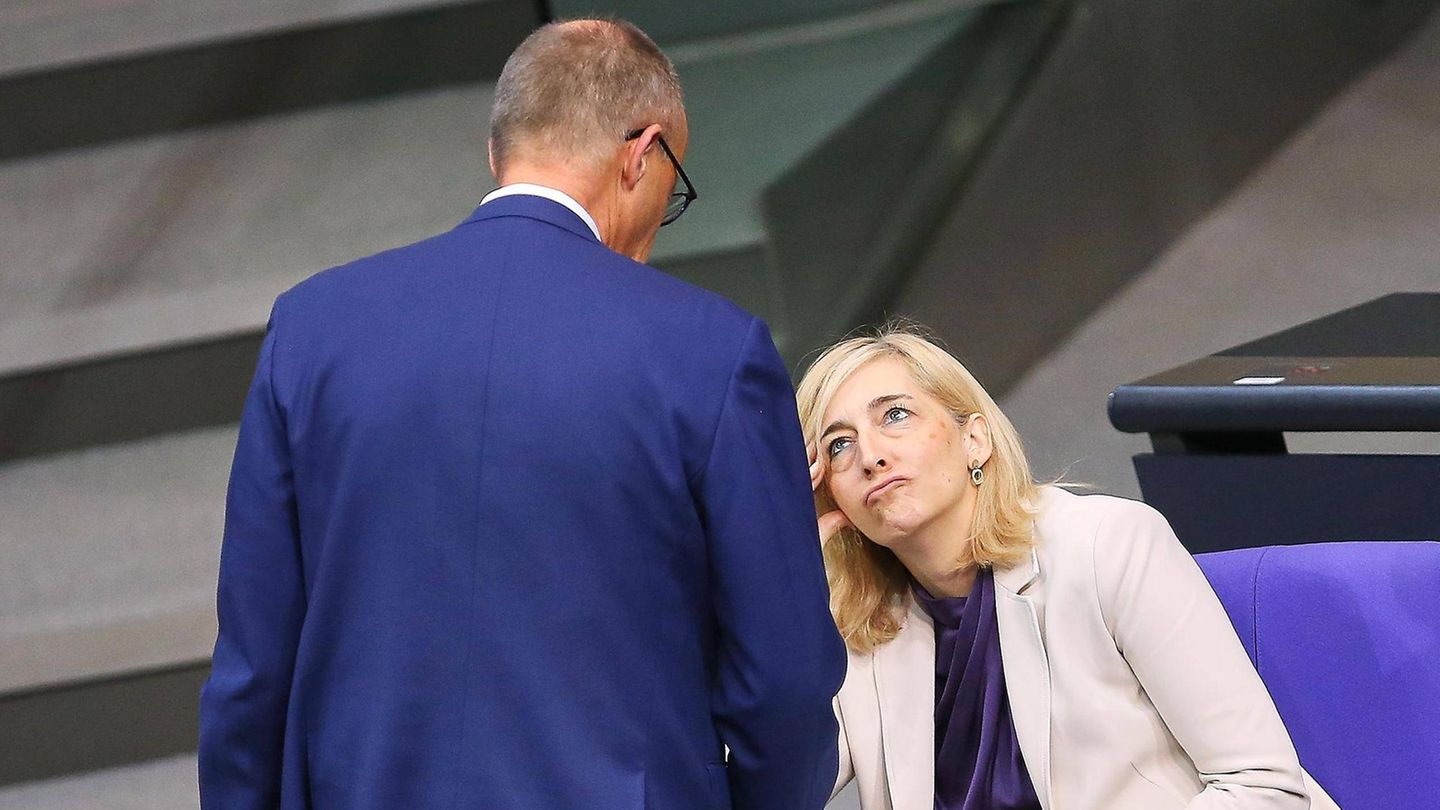 Bundeskanzler Friedrich Merz und Gesundheitsministerin Nina Warken wollen die Kosten im Gesundheitswesen senken – oder immerhin anders finanzieren