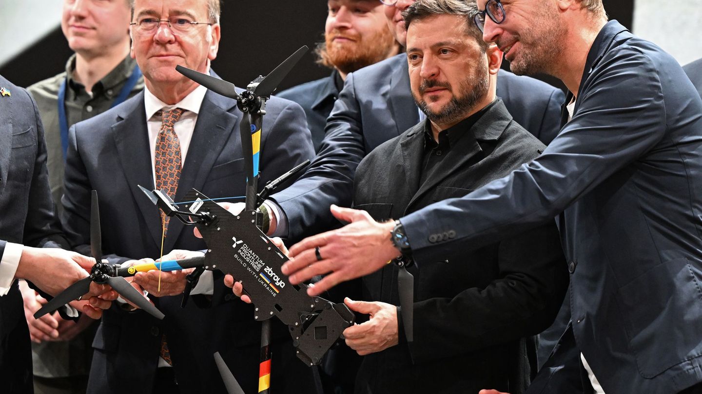 Deutsch-ukrainische Drohnenproduktion für den Krieg gegen Russland startet: Der ukrainische Präsident Wolodymyr Selenskyj nimmt