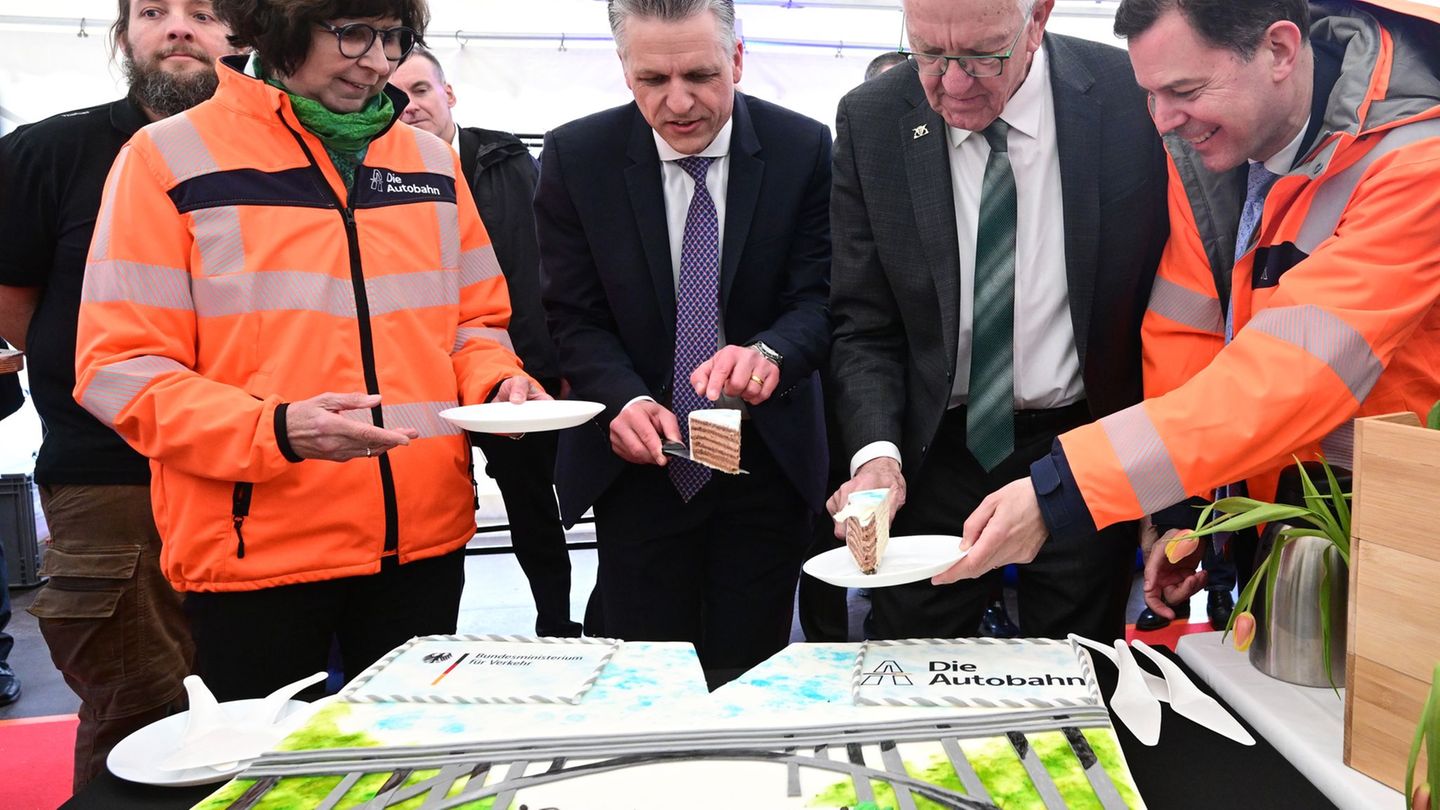 Auf den Beginn des Ausbaus der A8 am Albaufstieg haben die Menschen lange gewartet. Foto: Bernd Weißbrod/dpa
