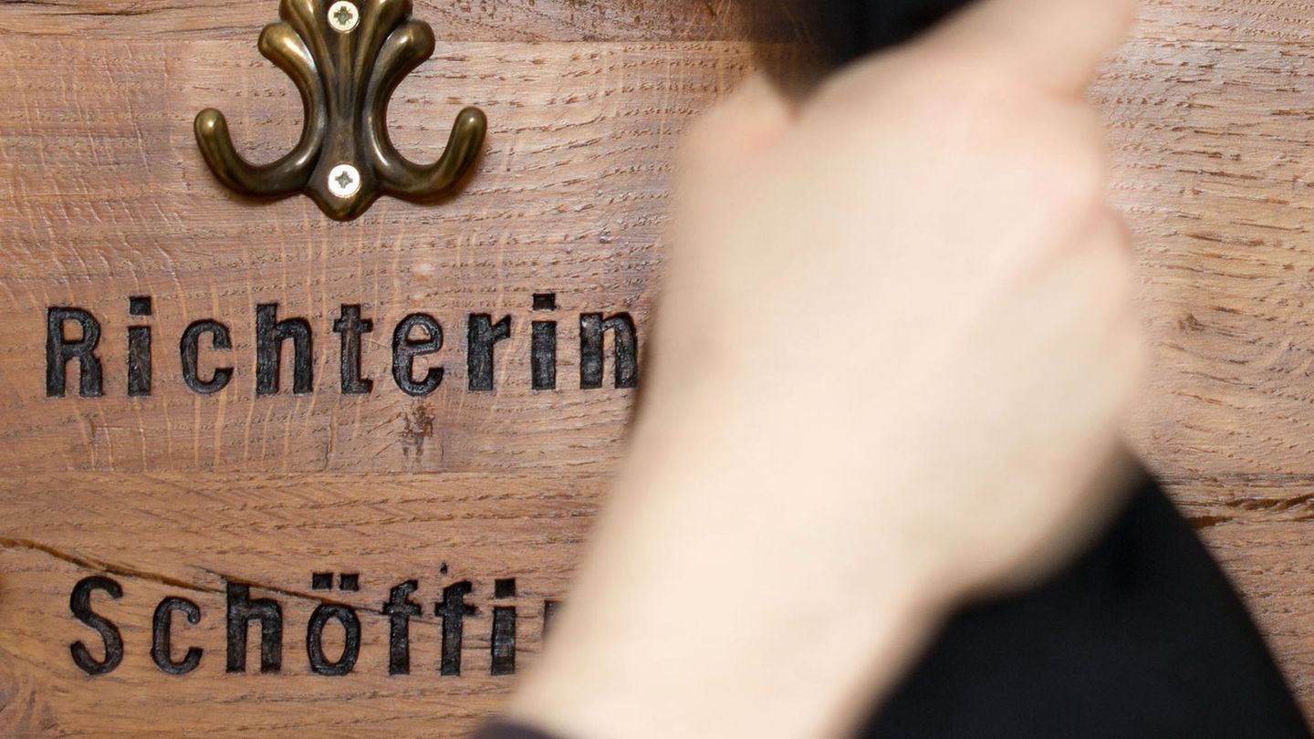 Listen mit vorgeschlagenen Schöffen landeten irrtümlich im Netz. (Symbolbild) Foto: Friso Gentsch/dpa