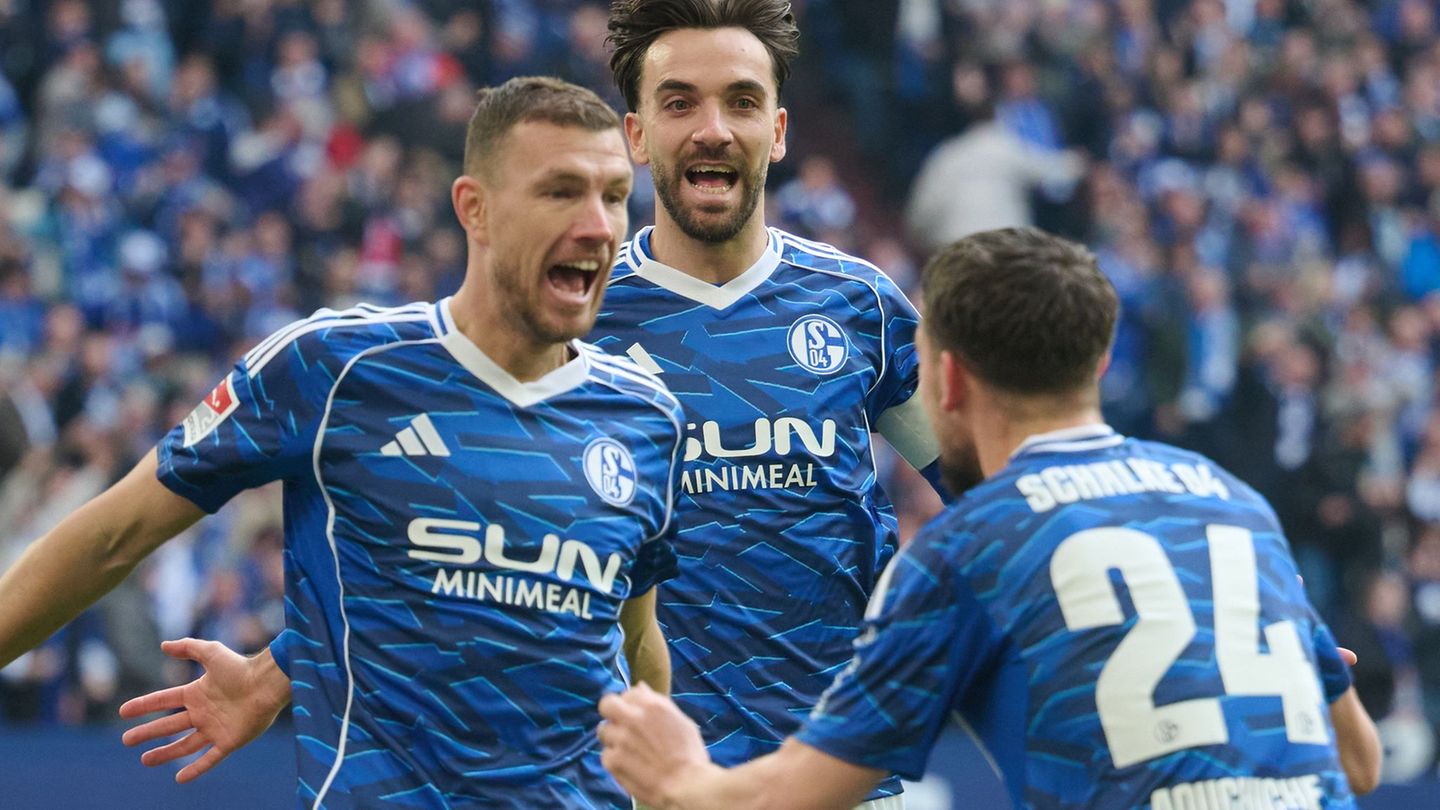 Schon drei Mal gejubelt, aber noch kein Mal gewonnen: Neuzugang Edin Dzeko (links) wartet trotz dreier Treffer noch auf seinen e