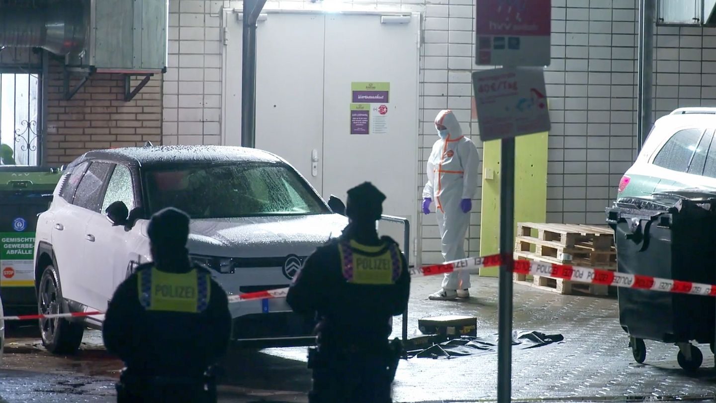 Eine Person erlag ihren schweren Verletzungen. Foto: Gerald Wintzer/dpa