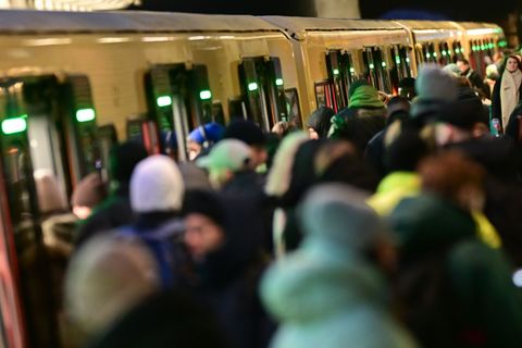 Die S-Bahn-Linien gerieten am Freitagmorgen aus dem Takt. (Symbolbild) Foto: Sebastian Christoph Gollnow/dpa