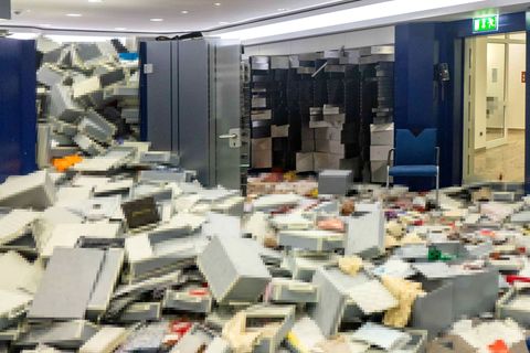 Wochenlange Suche nach der Nadel im Heuhaufen - jetzt ist der Tresorraum wieder frei Foto: -/Polizei Gelsenkirchen/dpa