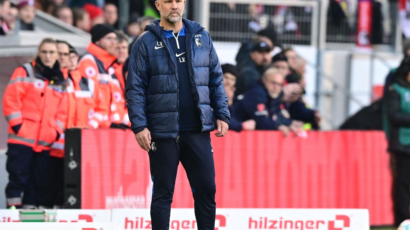 Viel Erfahrung: Freiburgs Co-Trainer Voßler, als er im Februar 2023 Chefcoach Streich vertrat. (Archivbild) Foto: Bernd Weißbrod