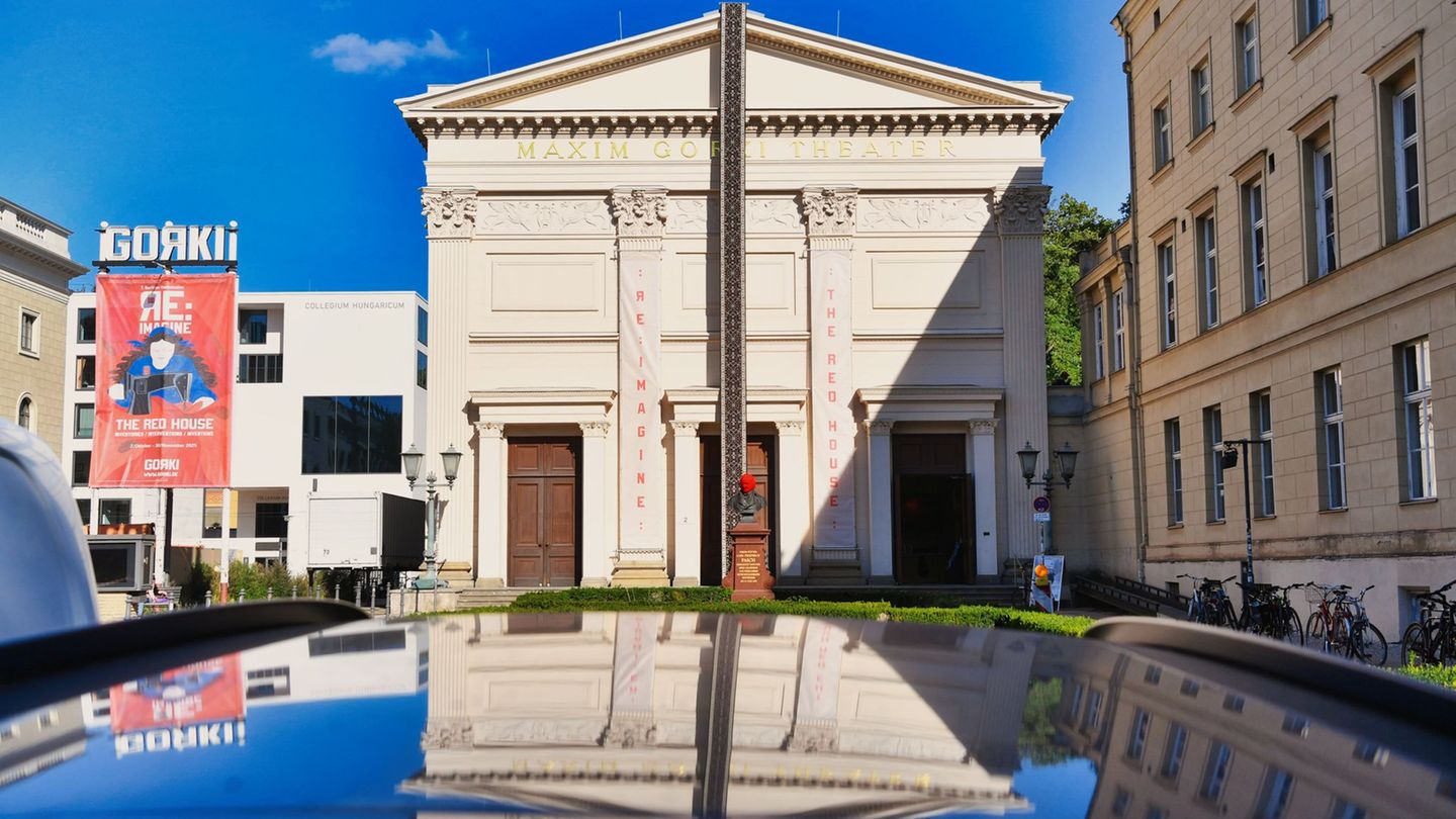 Von Umstrukturierungsplänen betroffen: Das Maxim Gorki Theater. Foto: Paul Zinken/dpa
