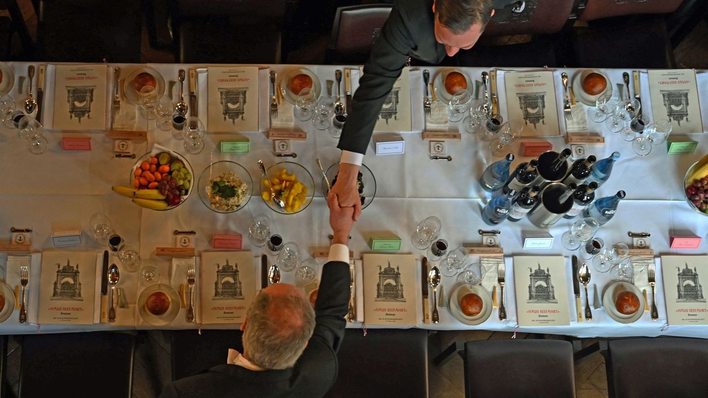 Lange Zeit ein Brudermahl: Erst seit 2015 werden Frauen zur Schaffermahlzeit eingeladen. Foto: Shireen Broszies/dpa