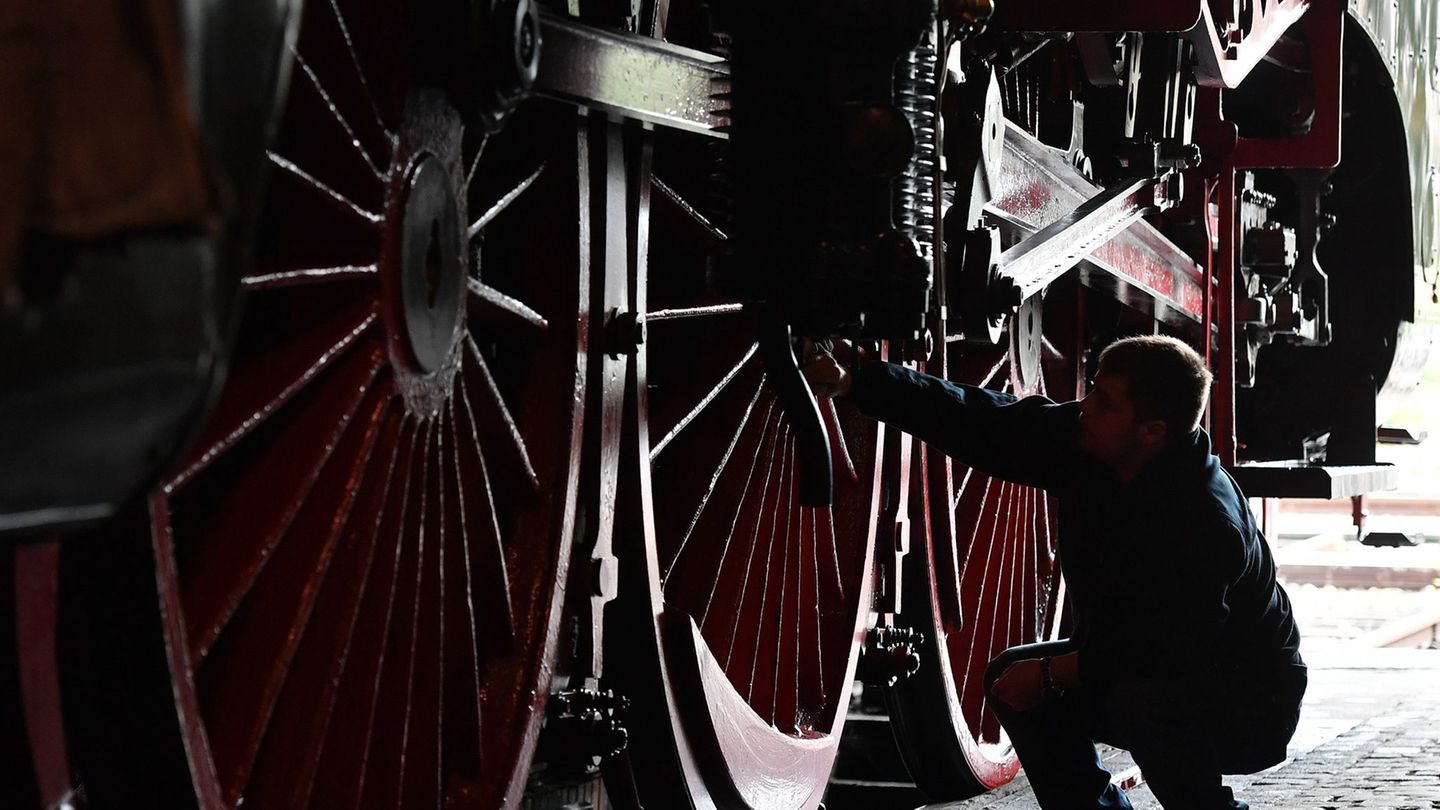 In dem Museum werden rund 15 Original-Lokomotiven aus der Zeit der Deutschen Reichsbahn gezeigt. (Archivbild) Foto: Hendrik Schm