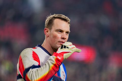 Bayern-Starkeeper Manuel Neuer würde gerne das Zeitspiel im Fußball einschränken. (Archivbild) Foto: Rolf Vennenbernd/dpa