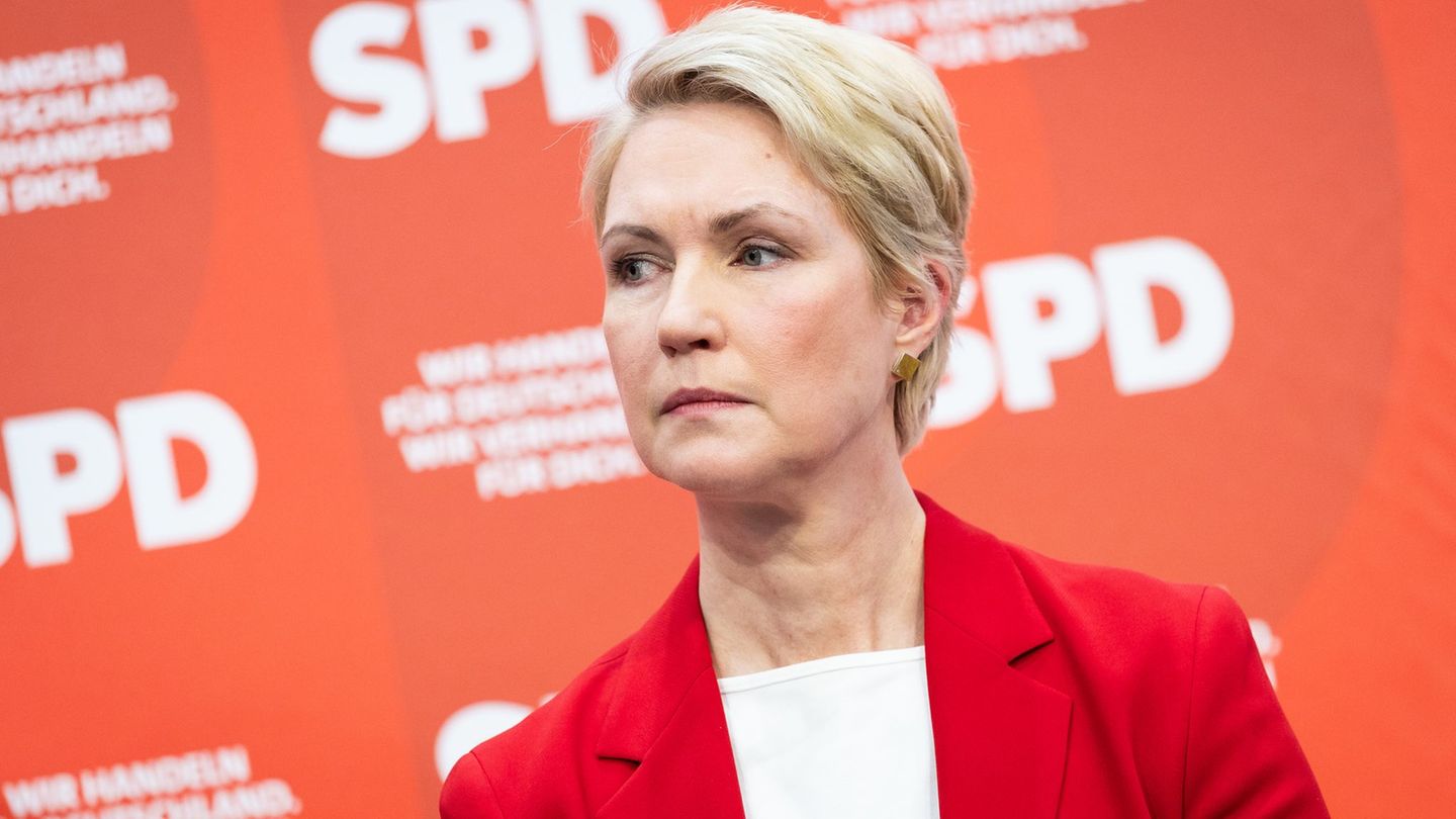 Der Wirbel um die Sprecherin der SPD-Landesvorsitzenden Manuela Schwesig geht weiter.(Archivbild) Foto: Moritz Frankenberg/dpa