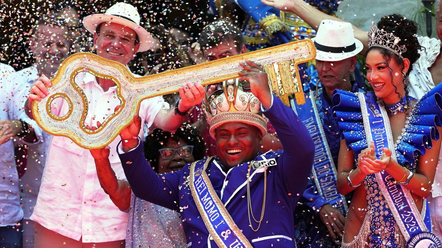 Der weltberühmte Karneval in Brasiliens Millionenmetropole Rio de Janeiro ist offiziell eröffnet. Foto: Silvia Izquierdo/AP/dpa