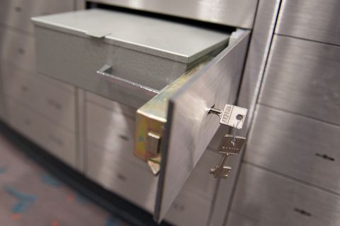 Erneut wurden in einer Bankfiliale Schließfächer aufgebrochen, diesmal in Stuhr bei Bremen. (Symbolbild) Foto: Daniel Reinhardt/