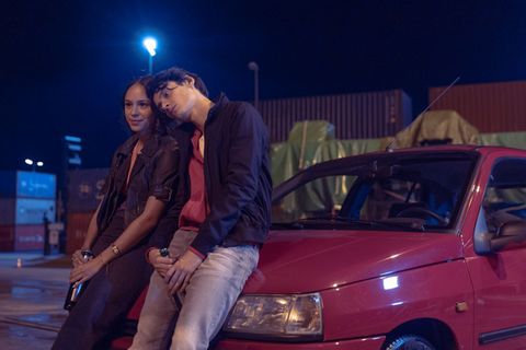 Charlotte (Zoe Fürmann) und Yussuf (Eren M. Güvercin) verstehen sich gut.