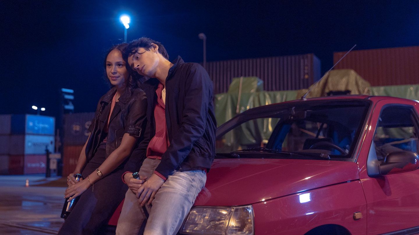 Charlotte (Zoe Fürmann) und Yussuf (Eren M. Güvercin) verstehen sich gut.