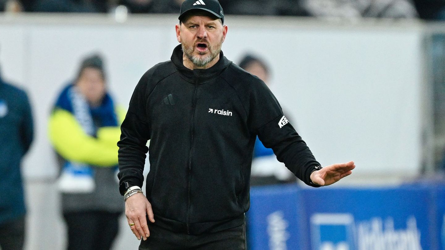Trainer Steffen Baumgart kehrt mit Union Berlin zu seiner großen Liebe HSV zurück. (Archivbild) Foto: Uwe Anspach/dpa