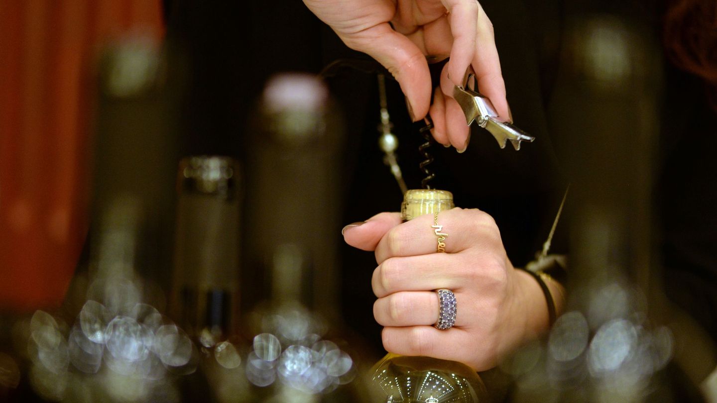 Wenn etwa die gute Flasche Wein im Regal zu Hause nicht zum Alltagsessen passt, gibt es manchmal die Chance, die Flasche mit ins