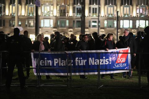 Das Bündnis "Dresden Wi(e)dersetzen" will Neonazis beim Gedenken an die Zerstörung Dresdens keinen Raum geben (Archivbild). Foto