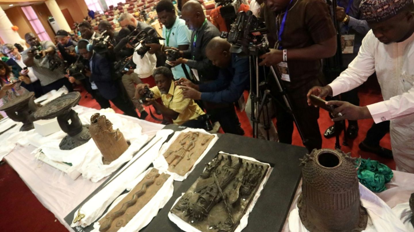 Rückgabe von Bronze-Artefakten an Nigeria im Jahr 2022