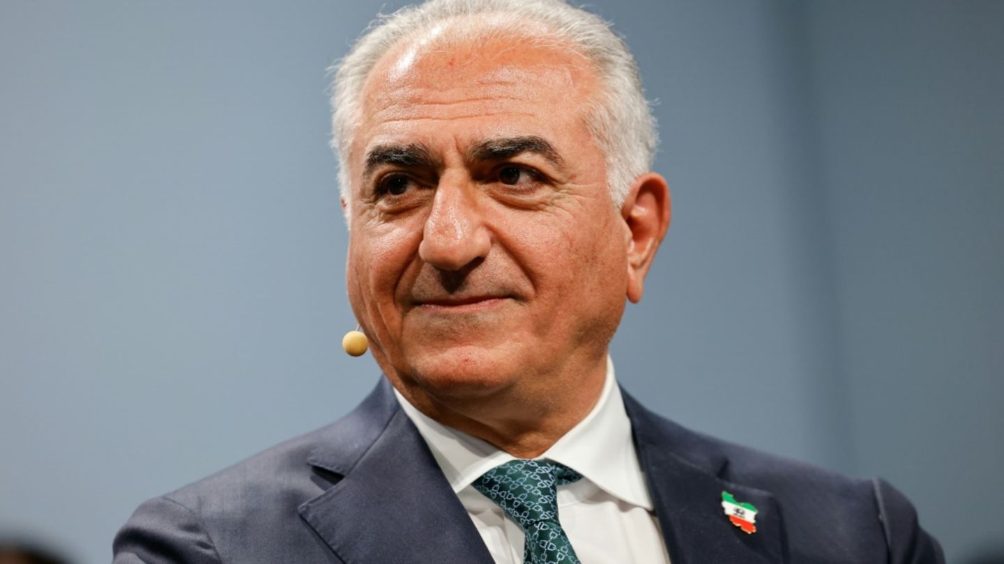 Reza Pahlavi, Schah-Sohn und Exil-Oppositioneller