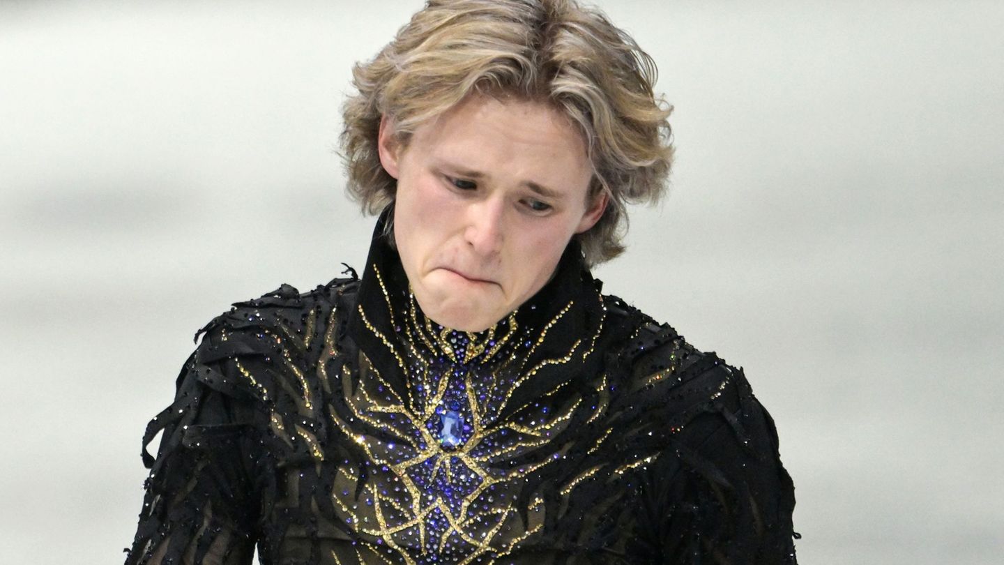 Für Eiskunstlauf-Superstar Ilia Malinin entwickelte sich die Olympia-Kür zu einem Desaster. Foto: Peter Kneffel/dpa