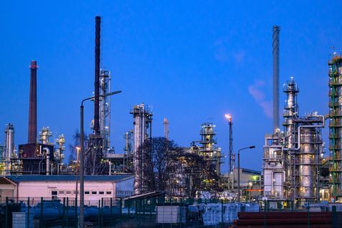 Die PCK-Raffinerie in Schwedt/Oder befürchtet negative Folgen für die Versorgung mit Sprit und Heizöl, falls US-Sanktionen in Kr