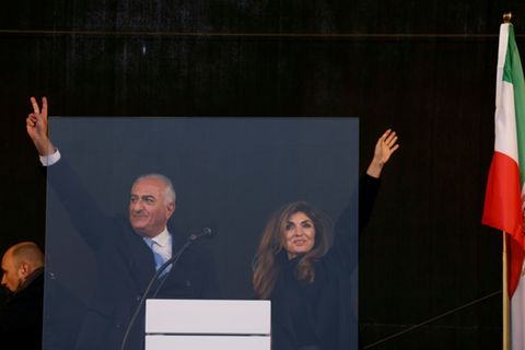 Pahlavi und seine Frau bei Großdemo in München