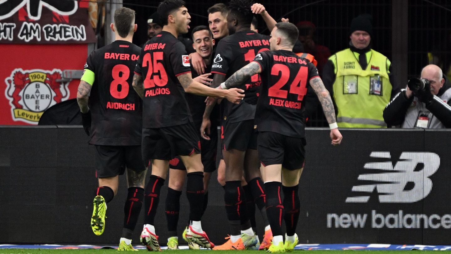 Fußball-Bundesliga: Nach frühem Doppelschlag: Leverkusen schlägt St. Pauli 4:0