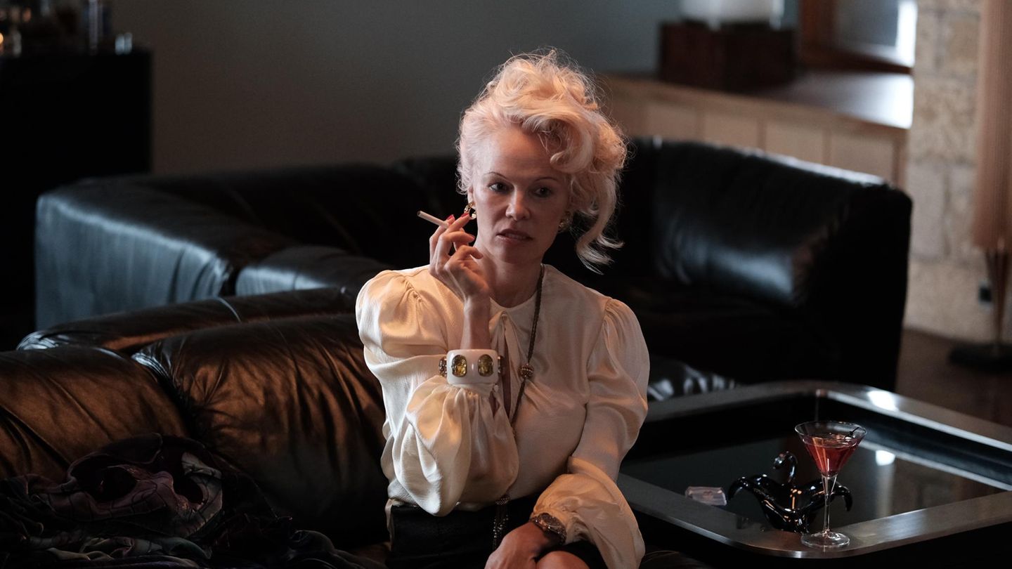 Filmszene mit Pamela Anderson als Mutter