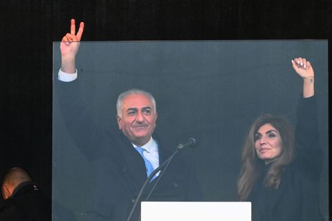 Jubel gab es für Reza Pahlavi, den Sohn des gestürzten iranischen Schahs Mohammad Reza Pahlavi, der zusammen mit seiner Frau Yas