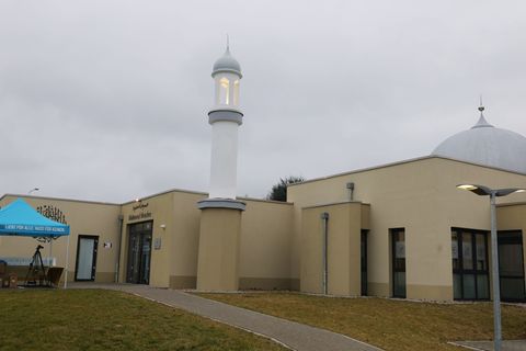 Nach jahrelanger Bauzeit ist eine Moschee der Ahmadiyya Gemeinde in Erfurt eröffnet worden. Foto: Bodo Schackow/dpa