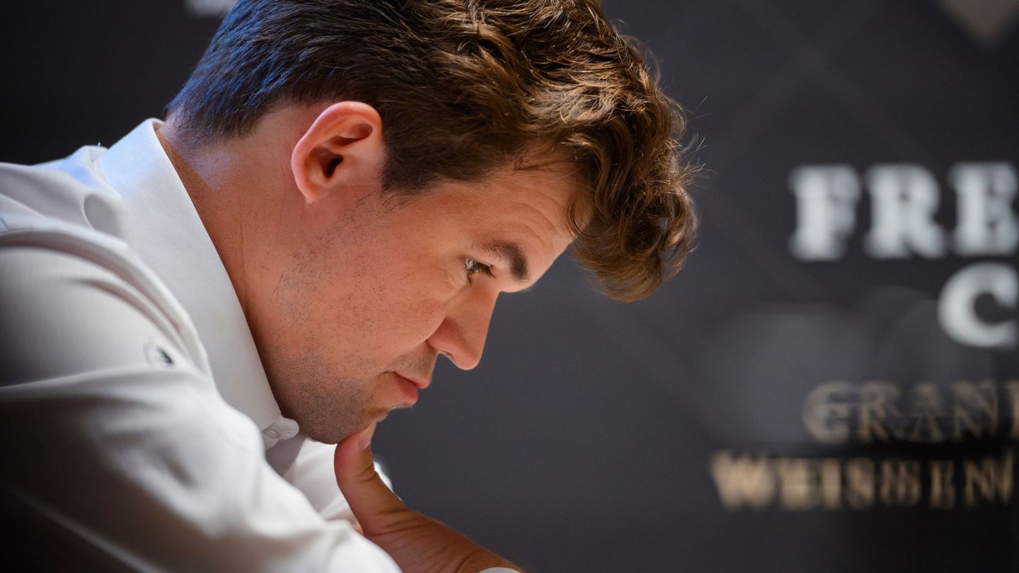 Freestyle-WM: Schachstars Carlsen und Caruana ziehen ins Finale ein