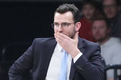 Hamburgs Trainer Benka Barloschky muss mal wieder eine Niederlage verkraften. (Archivbild) Foto: Marcus Brandt/dpa