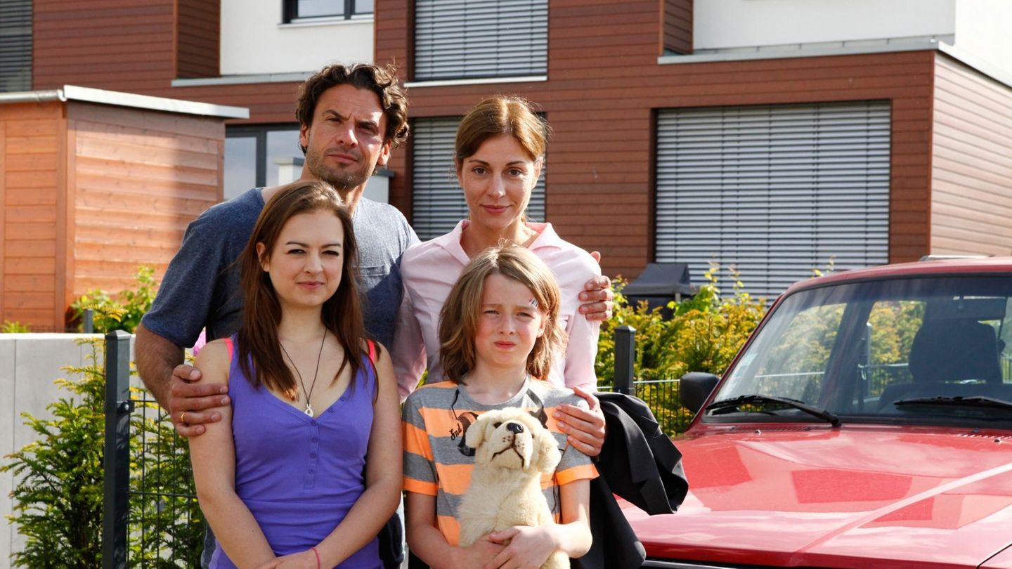 Eine ganz normale Spießerfamilie? Von wegen! Die Börners (von links: Michelle Barthel, Stephan Luca, Ulrike C. Tscharre und Oskar Müller) wirbeln den Vorstadtbezirk ganz schön auf.