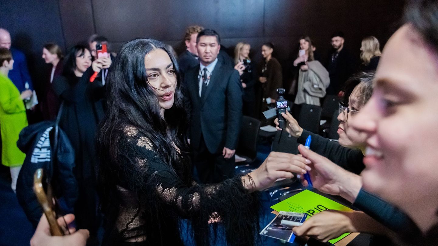 Popstar: Wie der "brat"-Sommer endete: Das Phänomen Charli xcx