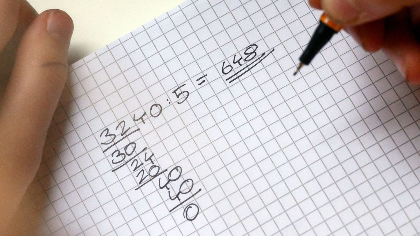Das schriftliche Dividieren soll im Mathematikunterricht in Niedersachsen künftig anders unterrichtet werden als bisher. Foto: S