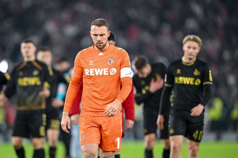 Für Torwart Marvin Schwäbe ist die nächste Niederlage eine Ernüchterung. Foto: Harry Langer/dpa