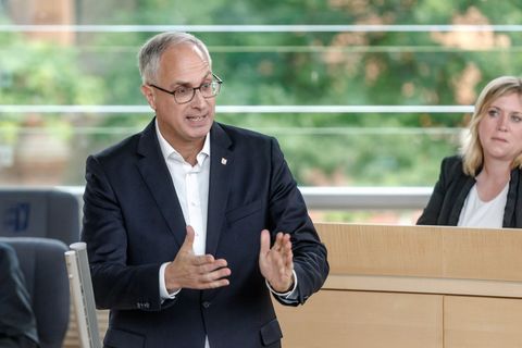 CDU-Fraktionschef Tobias Koch sieht gute Chancen für Schleswig-Holsteins Wirtschaft. (Archivbild) Foto: Markus Scholz/dpa