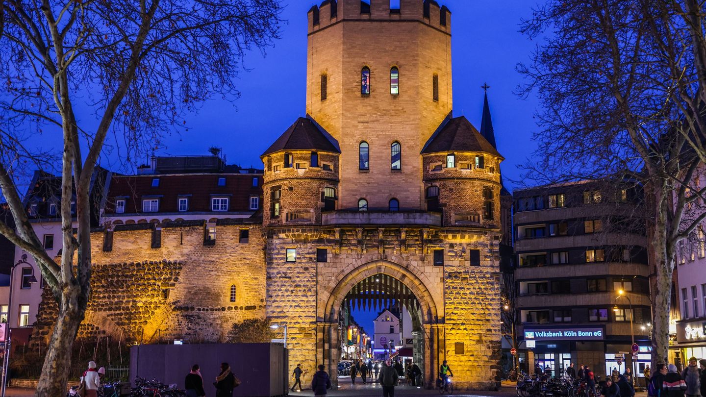Monument aus dem Mittelalter: Durch dieses Nadelöhr muss der ganze Rosenmontagszug