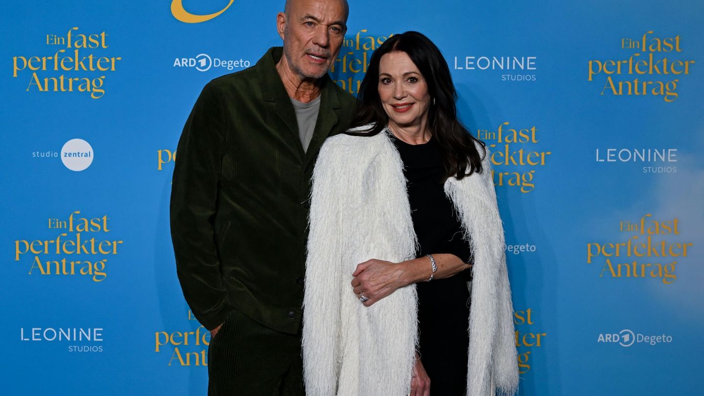 Iris Berben (r) und Heiner Lauterbach spielen zum ersten Mal ein Liebespaar. (Archivbild) Foto: Sven Hoppe/dpa