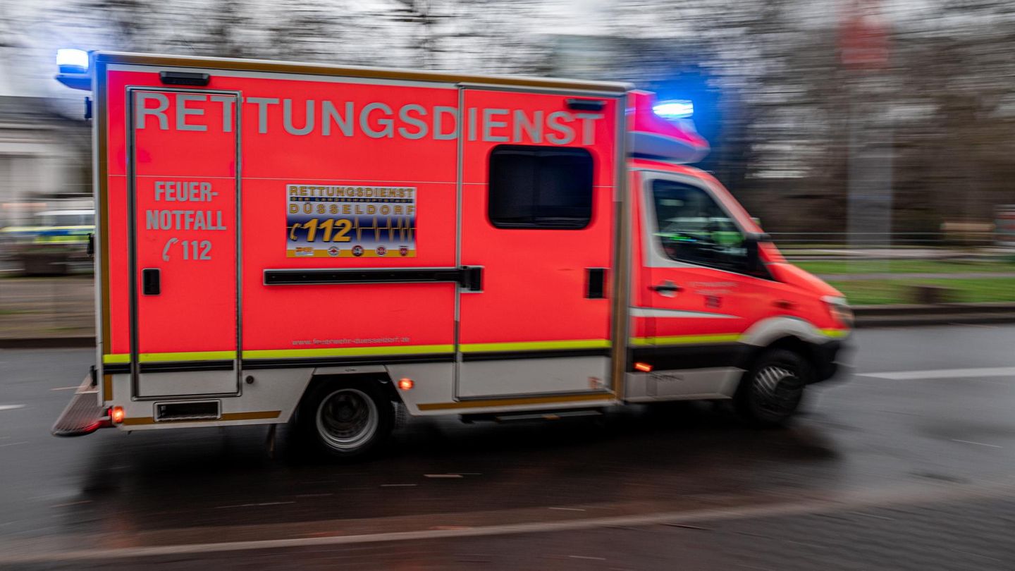 Leverkusen: Mann sticht bei Karnevalsparty auf 15-Jährigen ein